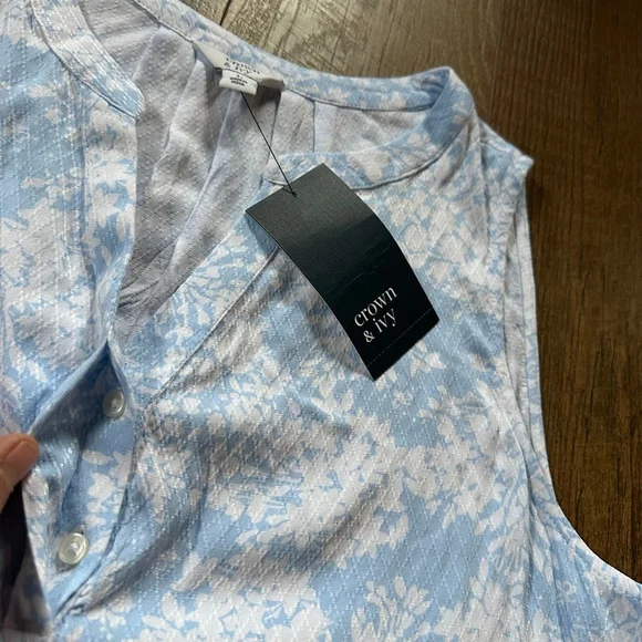 Women's Crown & Ivy Blue White Floral Sleeveless Tank Top L - Picture 9 of 12